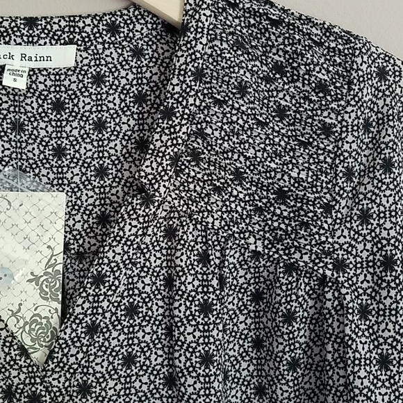 BLACK RAINN | Lace Print Blouse - Picture 6 of 7